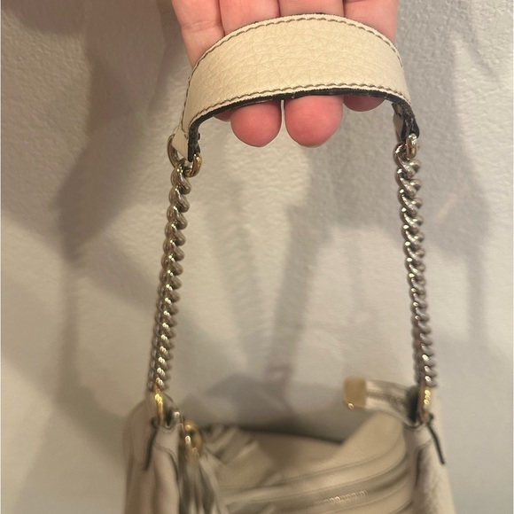 Authentic Gucci Soho Pebble Leather Zip Closure Tassel Purse - Picture 3 of 7